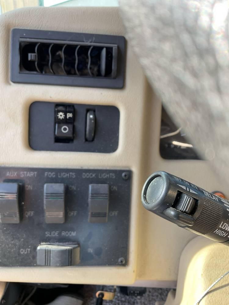 2002  Winnebago  Chieftain  Motorhome
