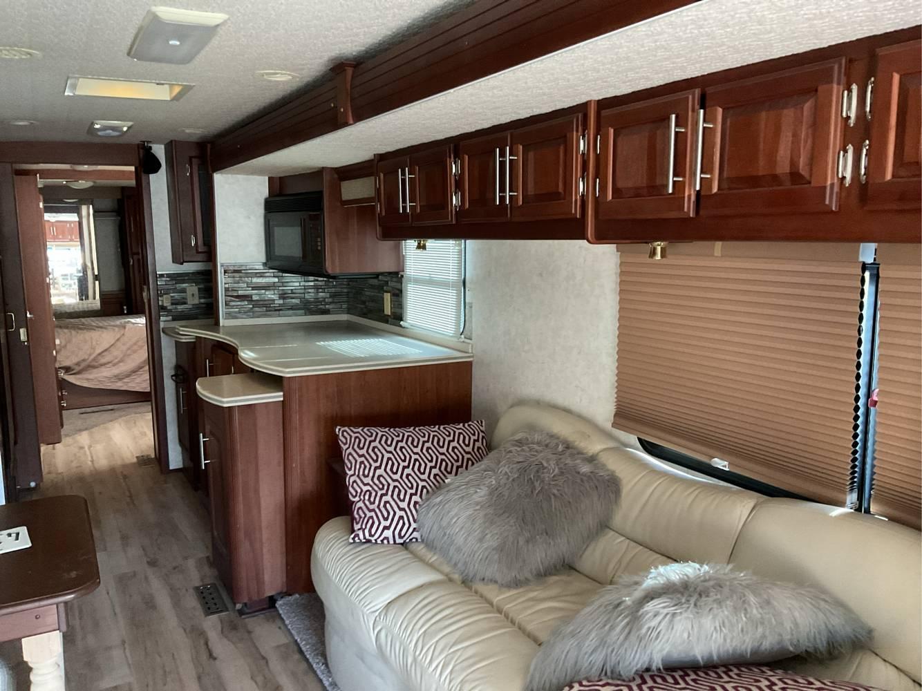 2002  Winnebago  Chieftain  Motorhome