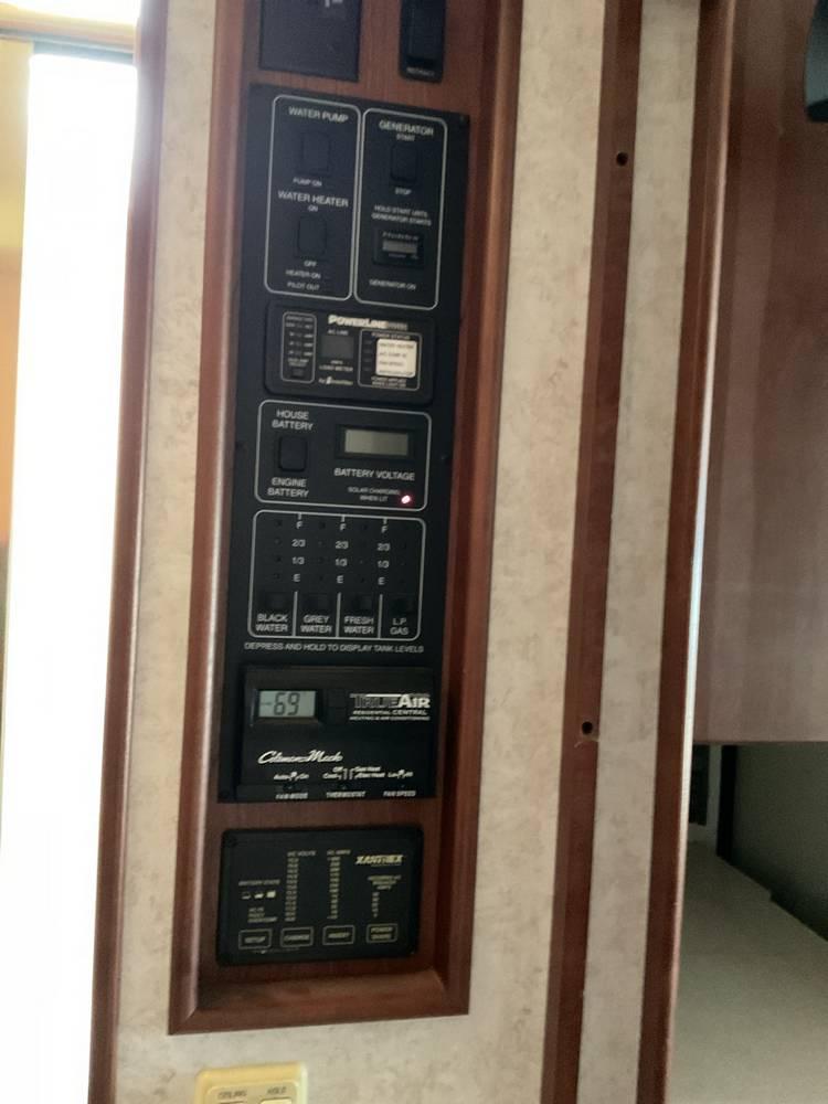 2002  Winnebago  Chieftain  Motorhome