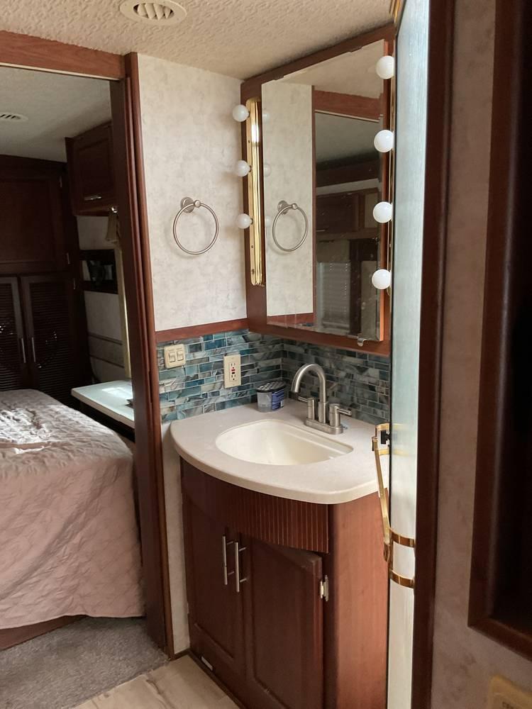 2002  Winnebago  Chieftain  Motorhome