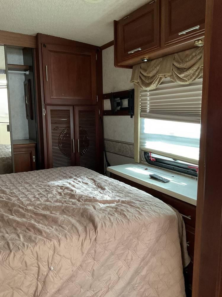 2002  Winnebago  Chieftain  Motorhome