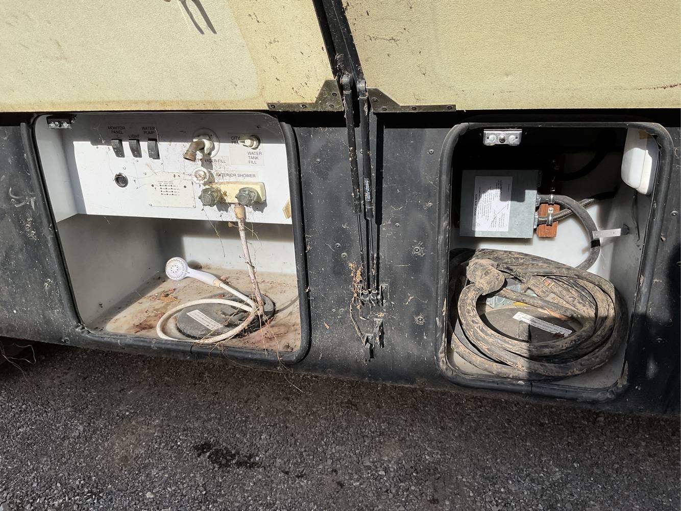 2002  Winnebago  Chieftain  Motorhome