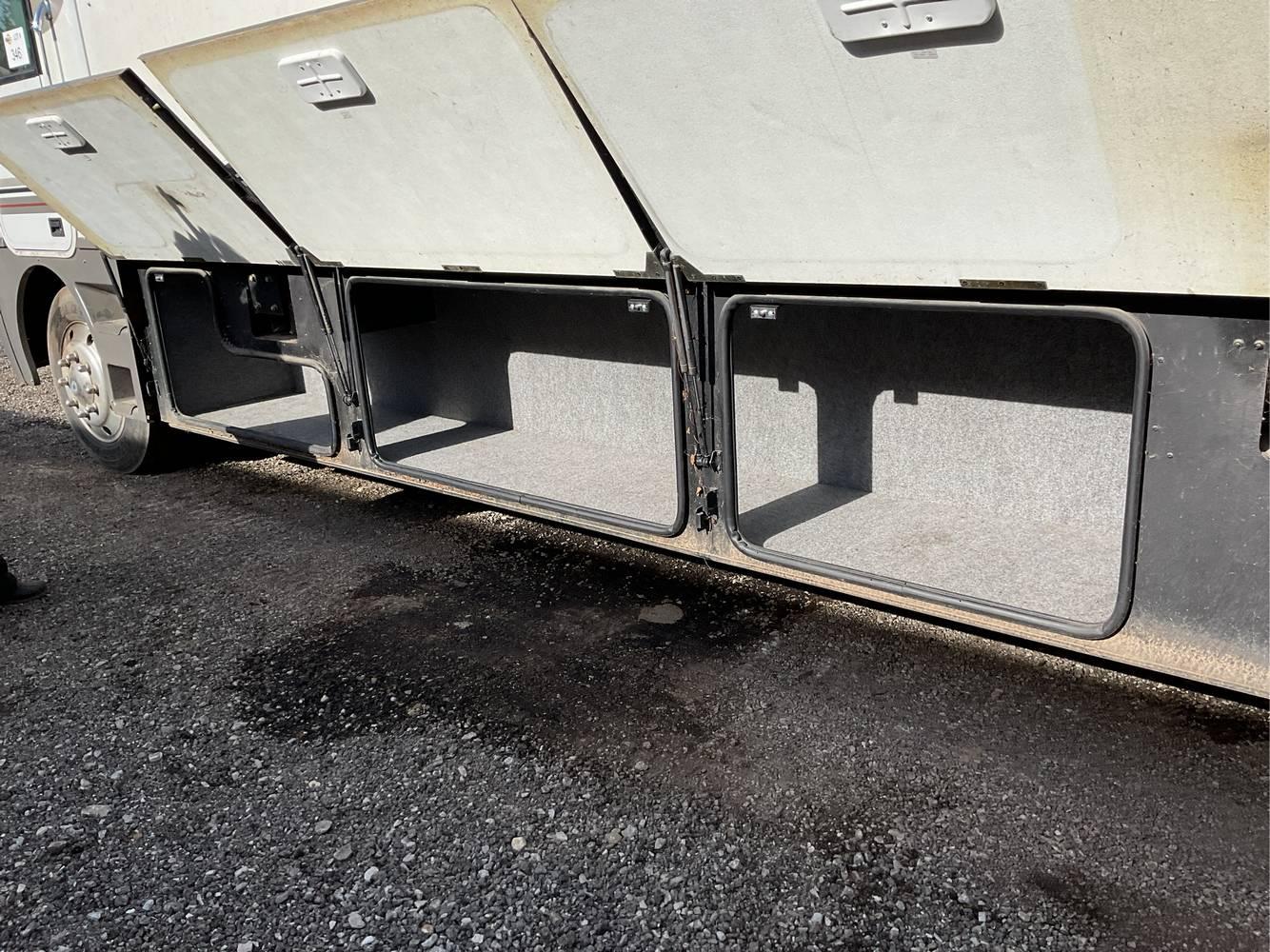 2002  Winnebago  Chieftain  Motorhome