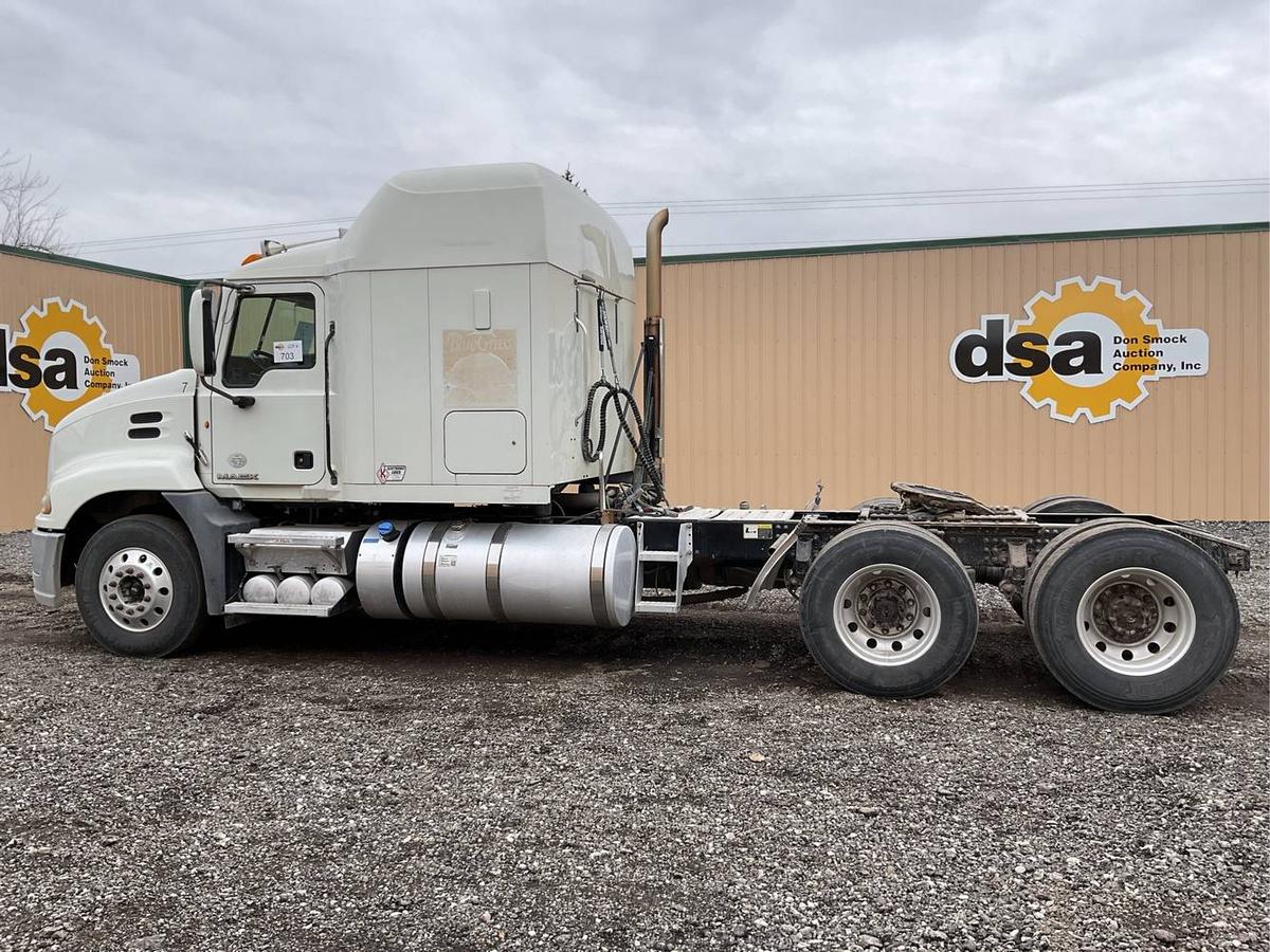 2014  Mack  CXU 613 (Pinnacle)  Sleeper Truck Tractor
