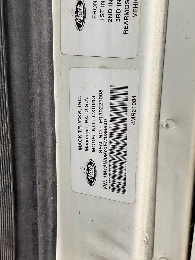 2014  Mack  CXU 613 (Pinnacle)  Sleeper Truck Tractor