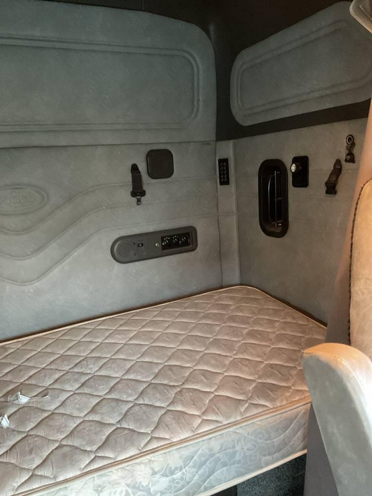 2014  Mack  CXU 613 (Pinnacle)  Sleeper Truck Tractor