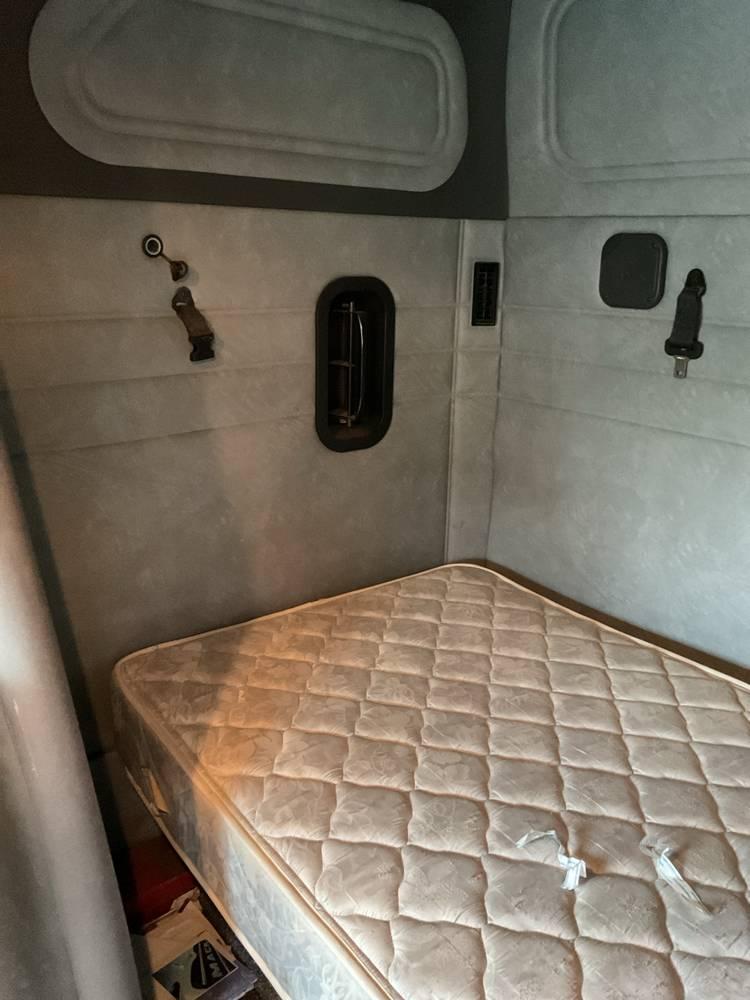 2014  Mack  CXU 613 (Pinnacle)  Sleeper Truck Tractor