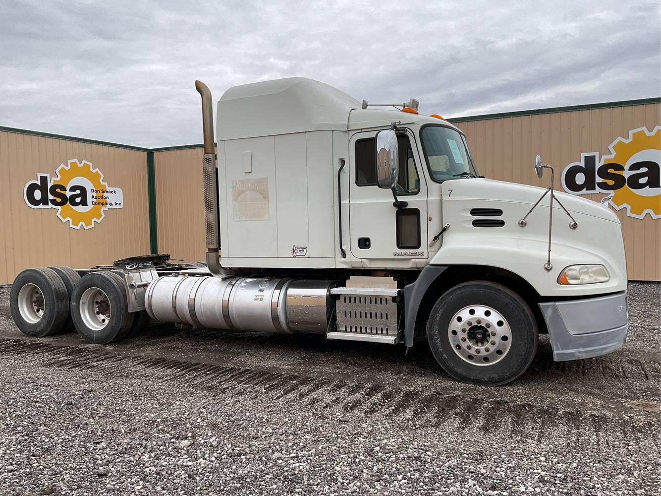 2014  Mack  CXU 613 (Pinnacle)  Sleeper Truck Tractor