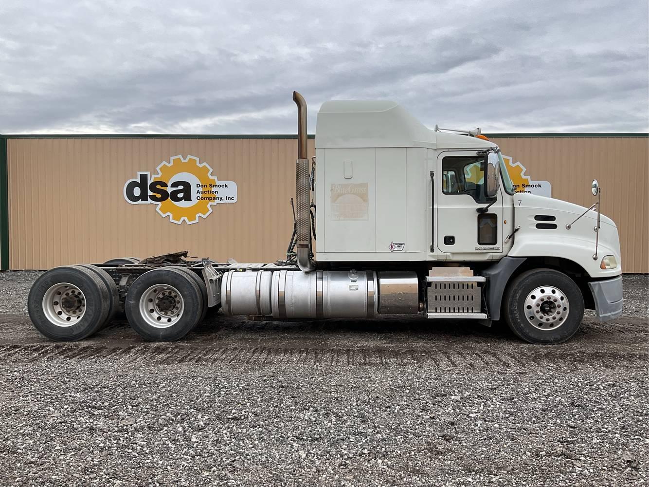2014  Mack  CXU 613 (Pinnacle)  Sleeper Truck Tractor