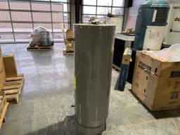 Unused 2018 Rheem PROG50-38N RH60 Classic Series 50 Gallon Natural Gas Powered Water Heater