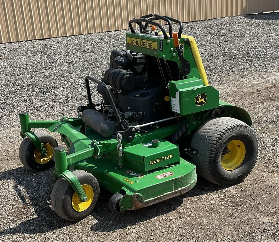 John Deere  652R QT  Stand On Mower