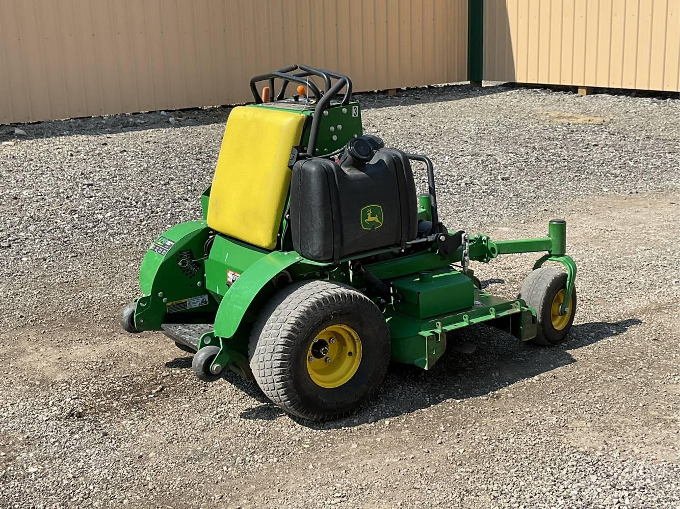 John Deere  652R QT  Stand On Mower