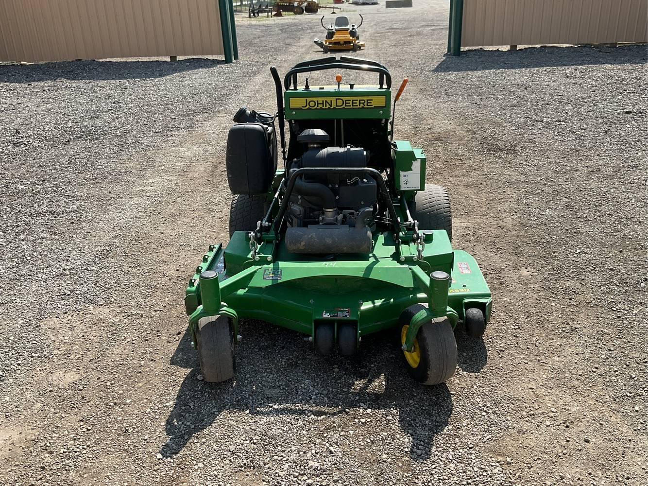 John Deere  652R QT  Stand On Mower