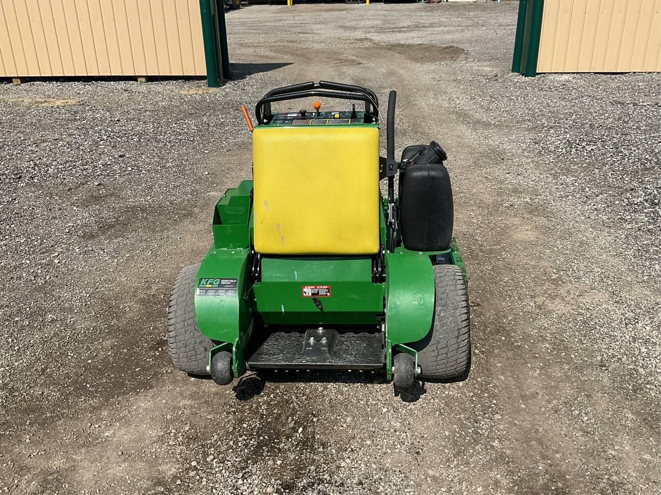 John Deere  652R QT  Stand On Mower