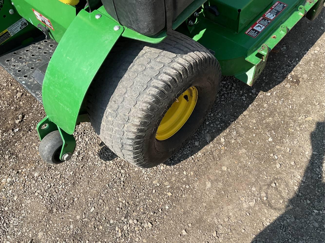 John Deere  652R QT  Stand On Mower