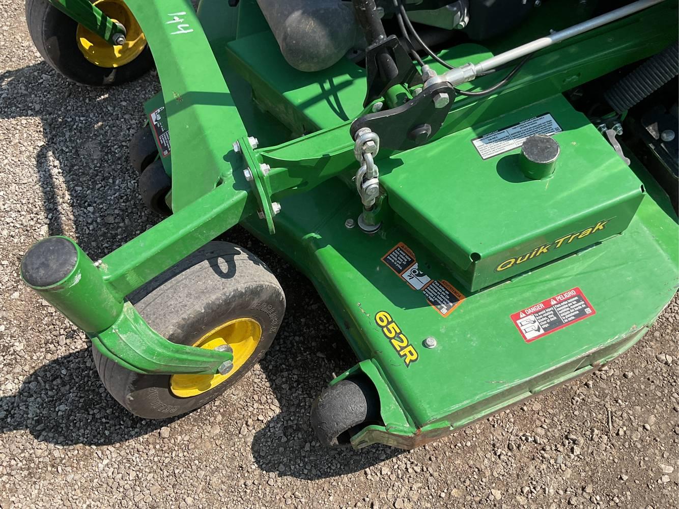John Deere  652R QT  Stand On Mower