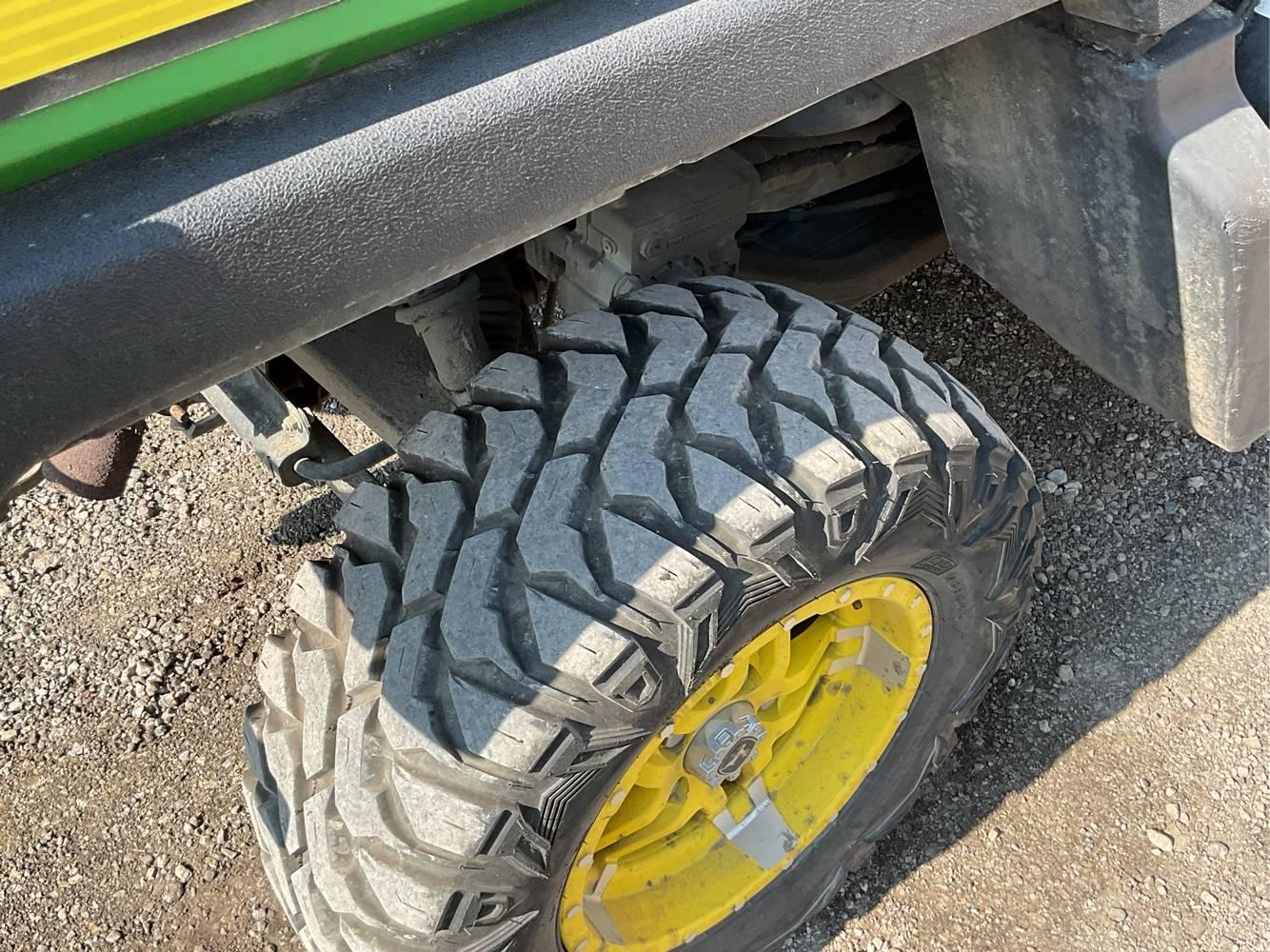John Deere  XUV835M  Gator