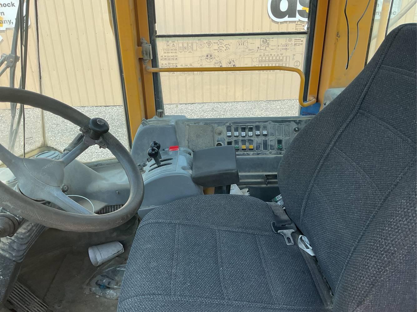 Volvo  L110E  Rubber Tired Loader