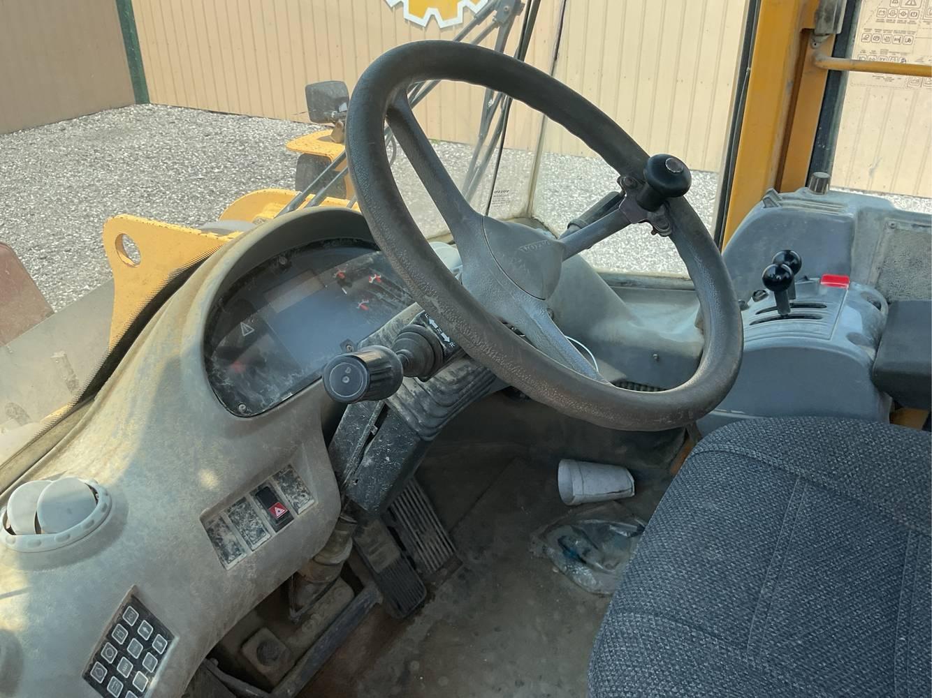Volvo  L110E  Rubber Tired Loader