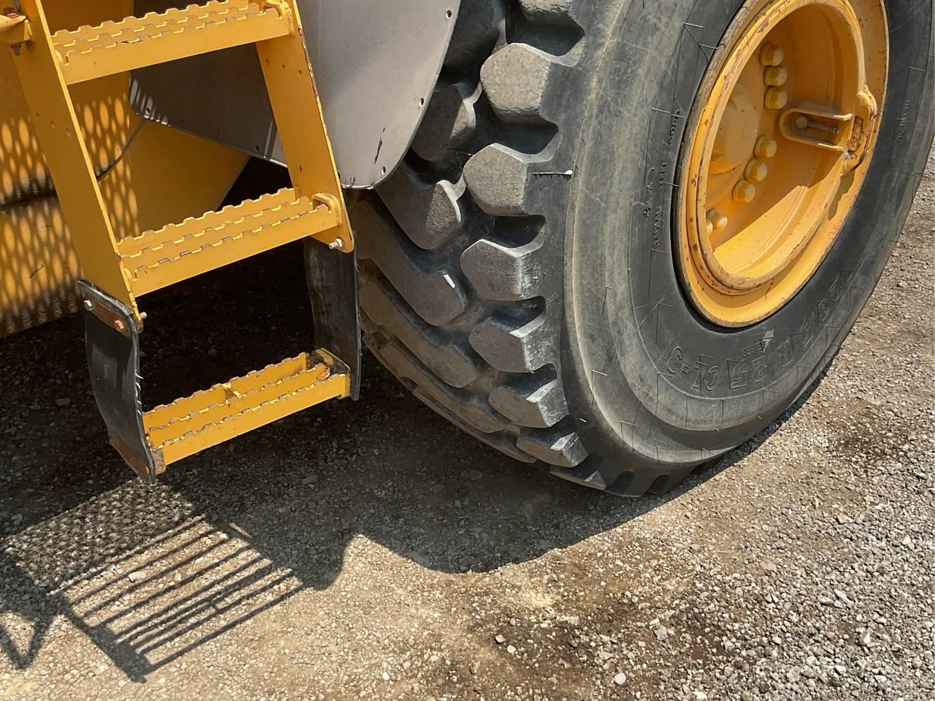 Volvo  L110E  Rubber Tired Loader