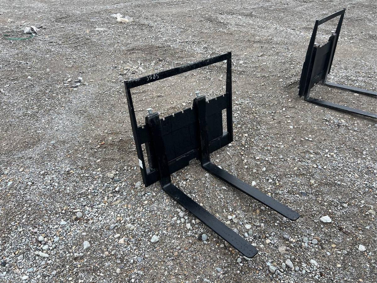 Unused Mini Skid Loader 29” Pallet Forks