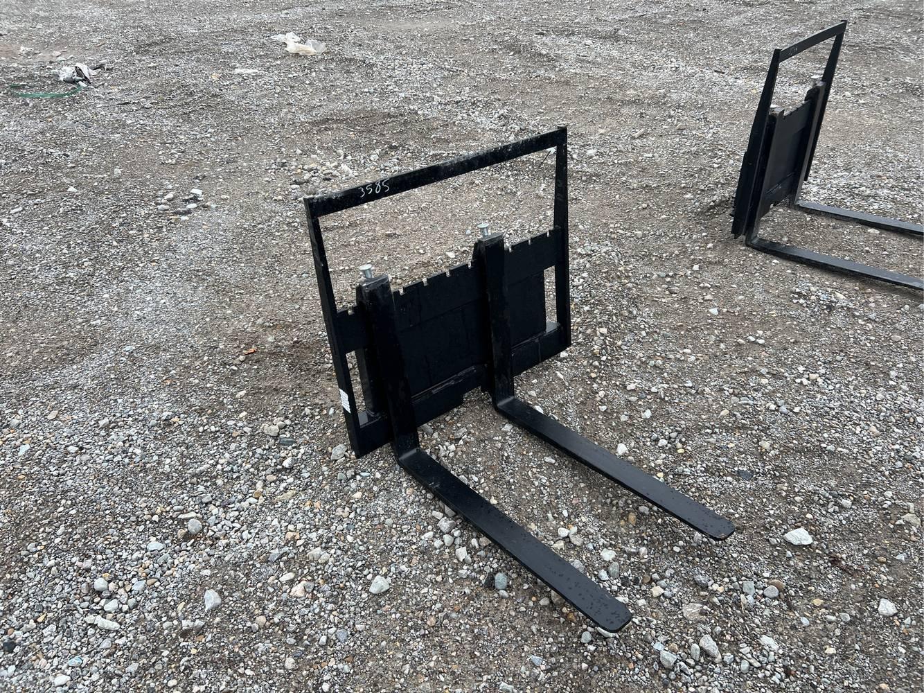 Unused Mini Skid Loader 29” Pallet Forks