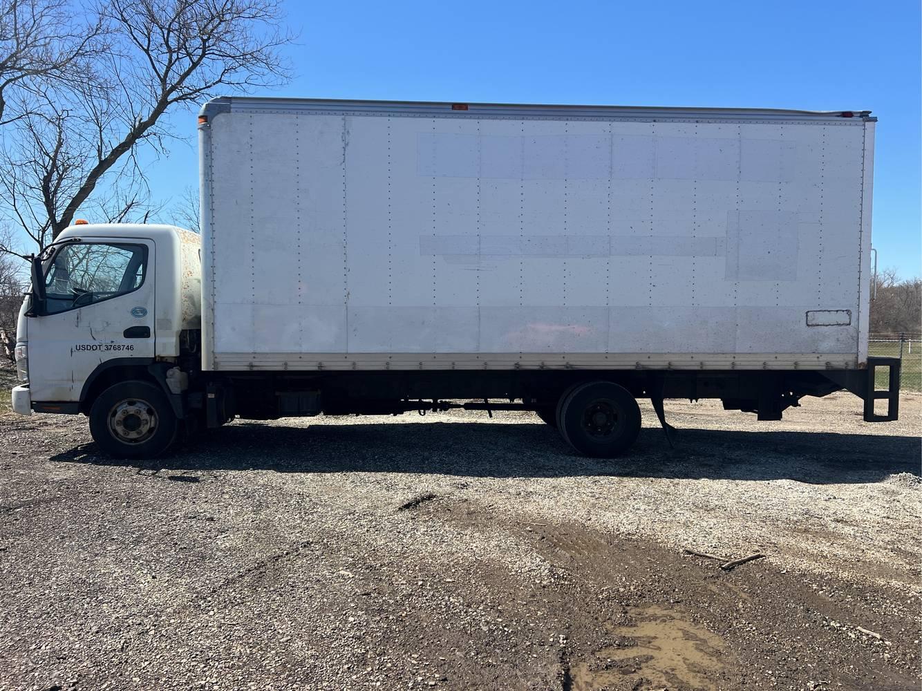 2011  Mitsubushi  Fuso   Box Truck