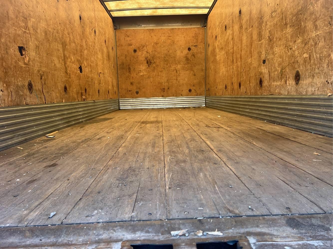 2011  Mitsubushi  Fuso   Box Truck