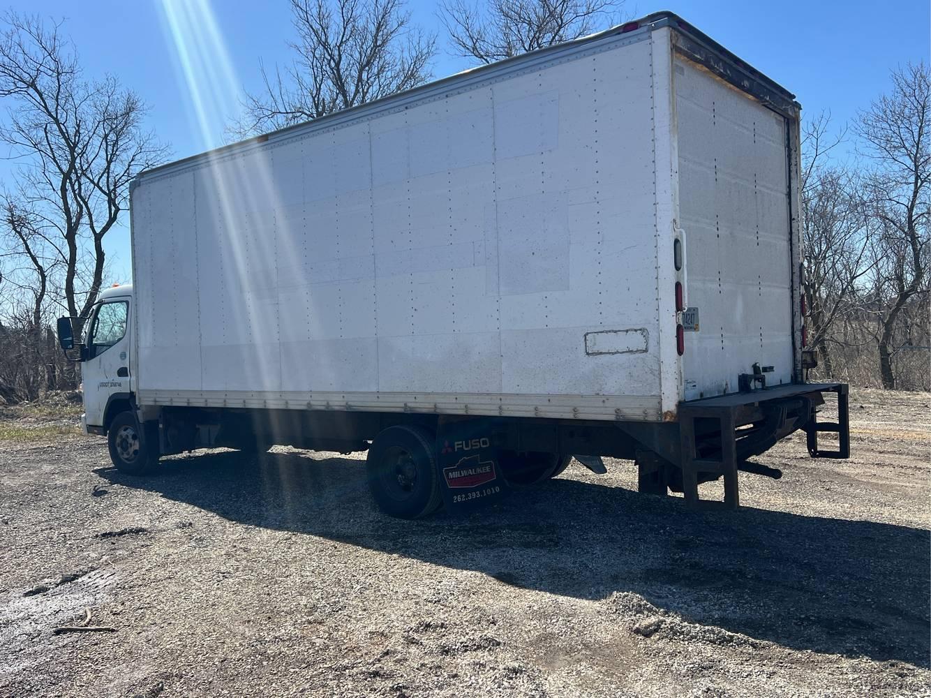 2011  Mitsubushi  Fuso   Box Truck