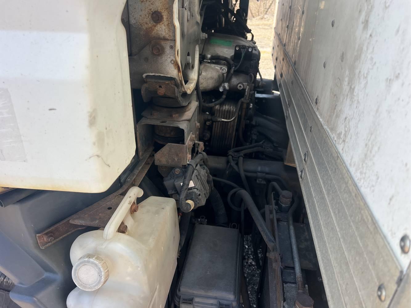 2011  Mitsubushi  Fuso   Box Truck