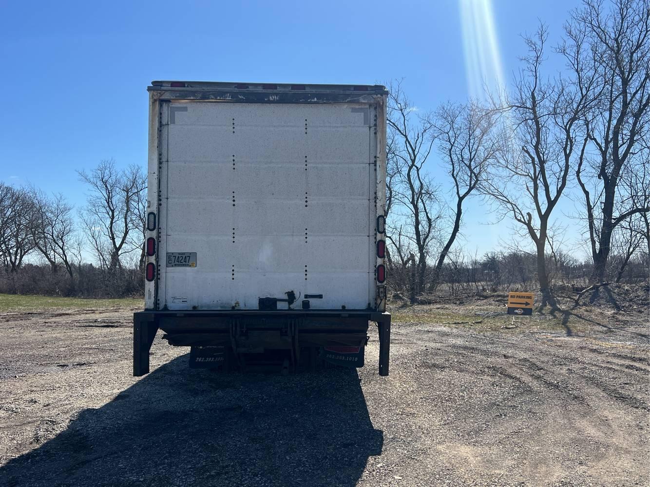 2011  Mitsubushi  Fuso   Box Truck