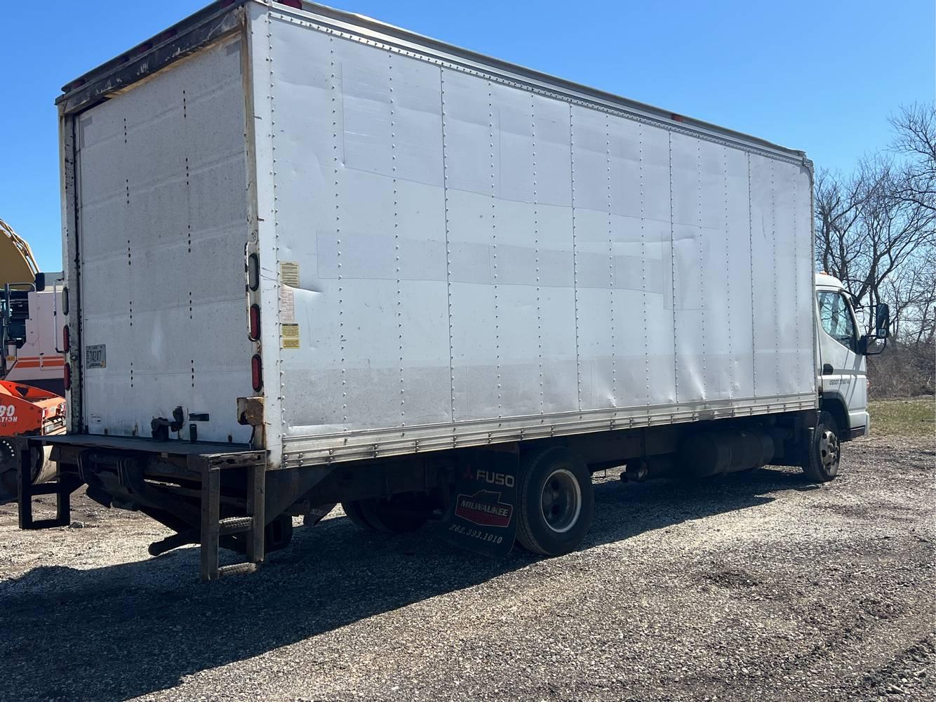 2011  Mitsubushi  Fuso   Box Truck