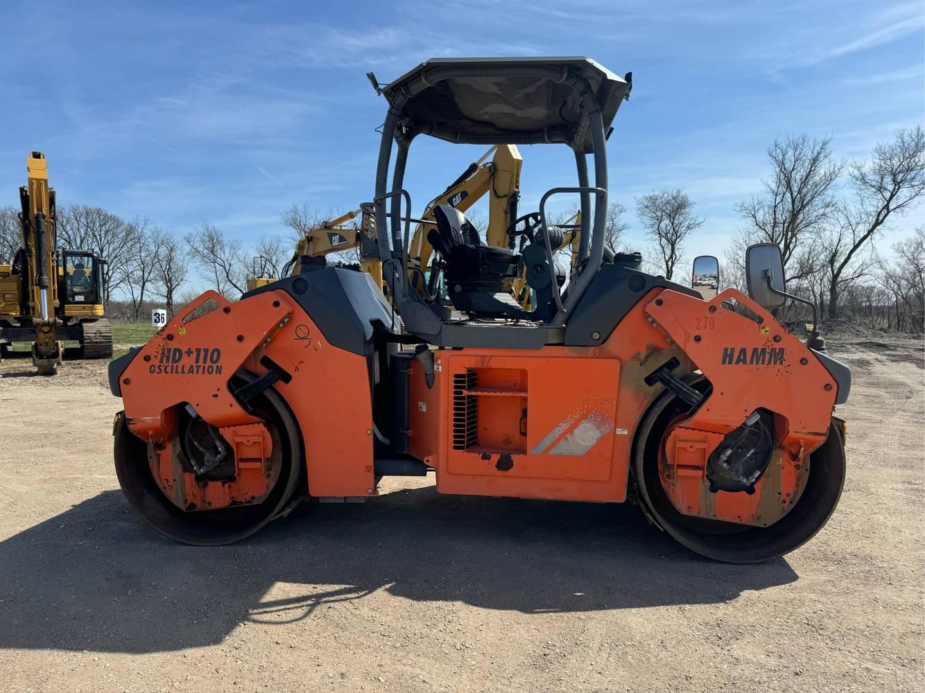 Hamm  HD+110   Smooth Double Drum Roller