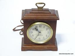 SETH THOMAS ELECTRONIC ALARM CLOCK. MEASURES 7"T X 5.25"W