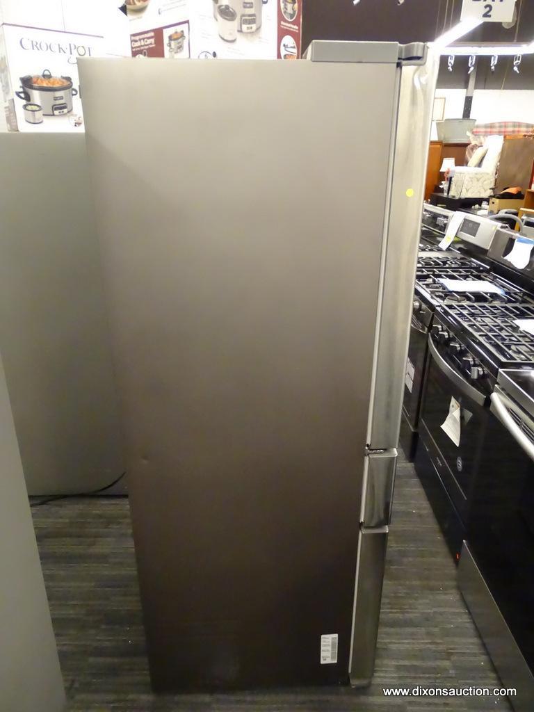 SAMSUNG 4-DOOR FLEX 22.6-CU FT 4-DOOR COUNTER-DEPTH FRENCH DOOR REFRIGERATOR WITH ICE MAKER