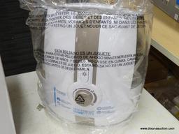 (R7) HOMEDICS TOTALCOMFORT HUMIDIFIER. HAS A 1.4 GALLON TANK, A 65 HOUR RUN TIME AND WORKS FOR LARGE