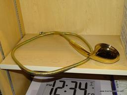 (R8) SHOWER HEAD WITH A POLISHED BRASS FINISH, 5 SETTINGS, AND A FLEXIBLE TUBE.