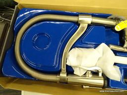 (R3) GIAGNI POMPA DECK MOUNT PULL DOWN KITCHEN FAUCET WITH A STAINLESS STEEL FINISH. COMES USED IN
