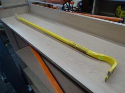 (R2) DEWALT WRECKING BAR AND JOHNSON LEVEL; 2 PIECE LOT TO INCLUDE A 42" WRECKING BAR WITH A