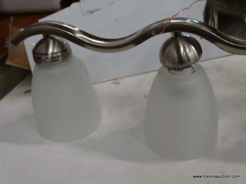 (R5) PORTFOLIO PACES 4-LIGHT NICKEL MODERN/CONTEMPORARY VANITY LIGHT; ITEM # 115280 MODEL #93240.