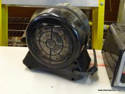 (R4) PELONIS HONEYCOMB DISC FURNACE V. HAS AN ADJUSTABLE TEMPERATURE. MODEL NO. HC-461.