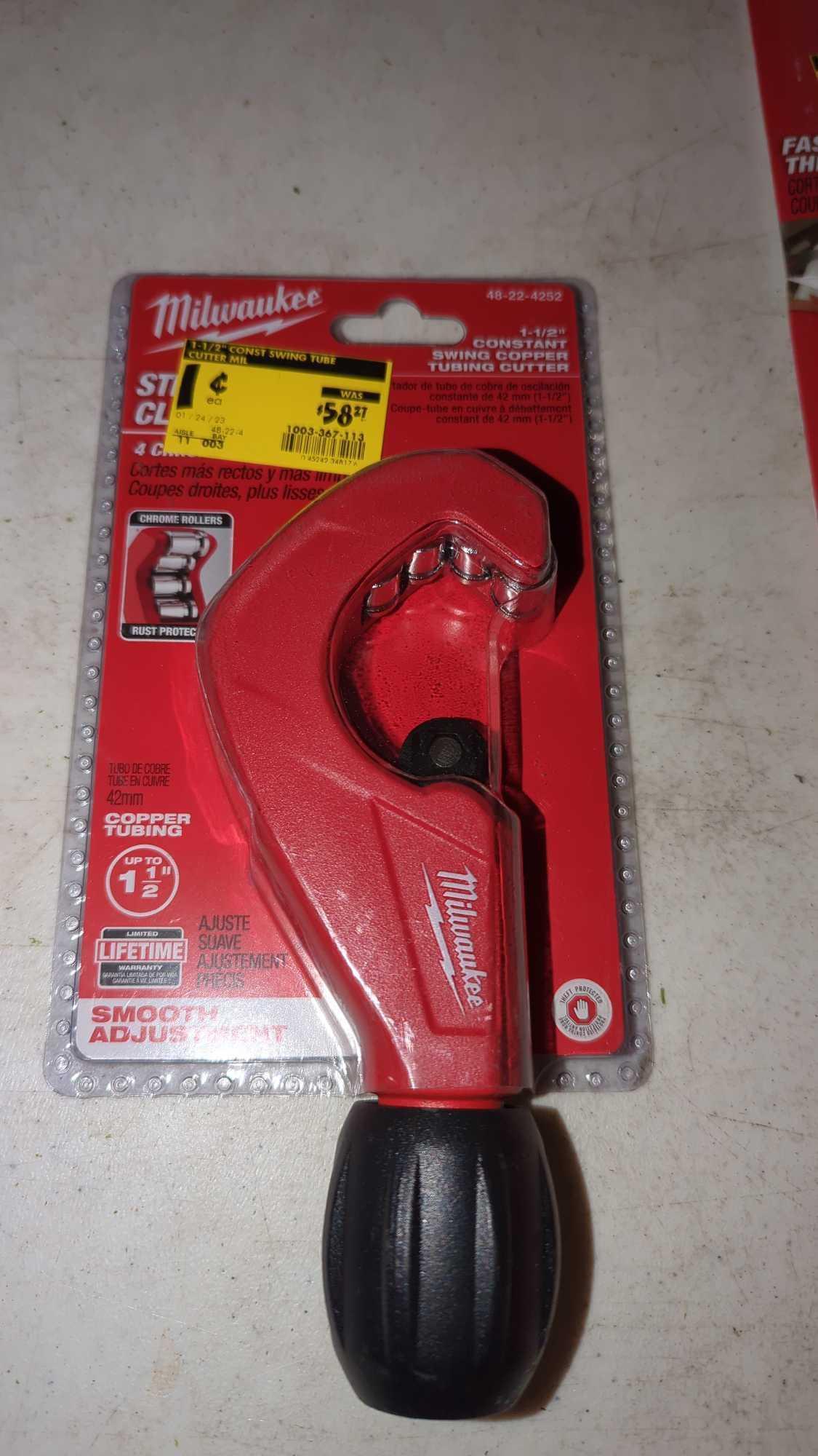 LOT OF 4 MILWAUKEE TOOLS YO INCLUDE A 25 FOOT TAPE MEASURE, A 1 IN - 1 1/2 INCH CONSTANT SWING