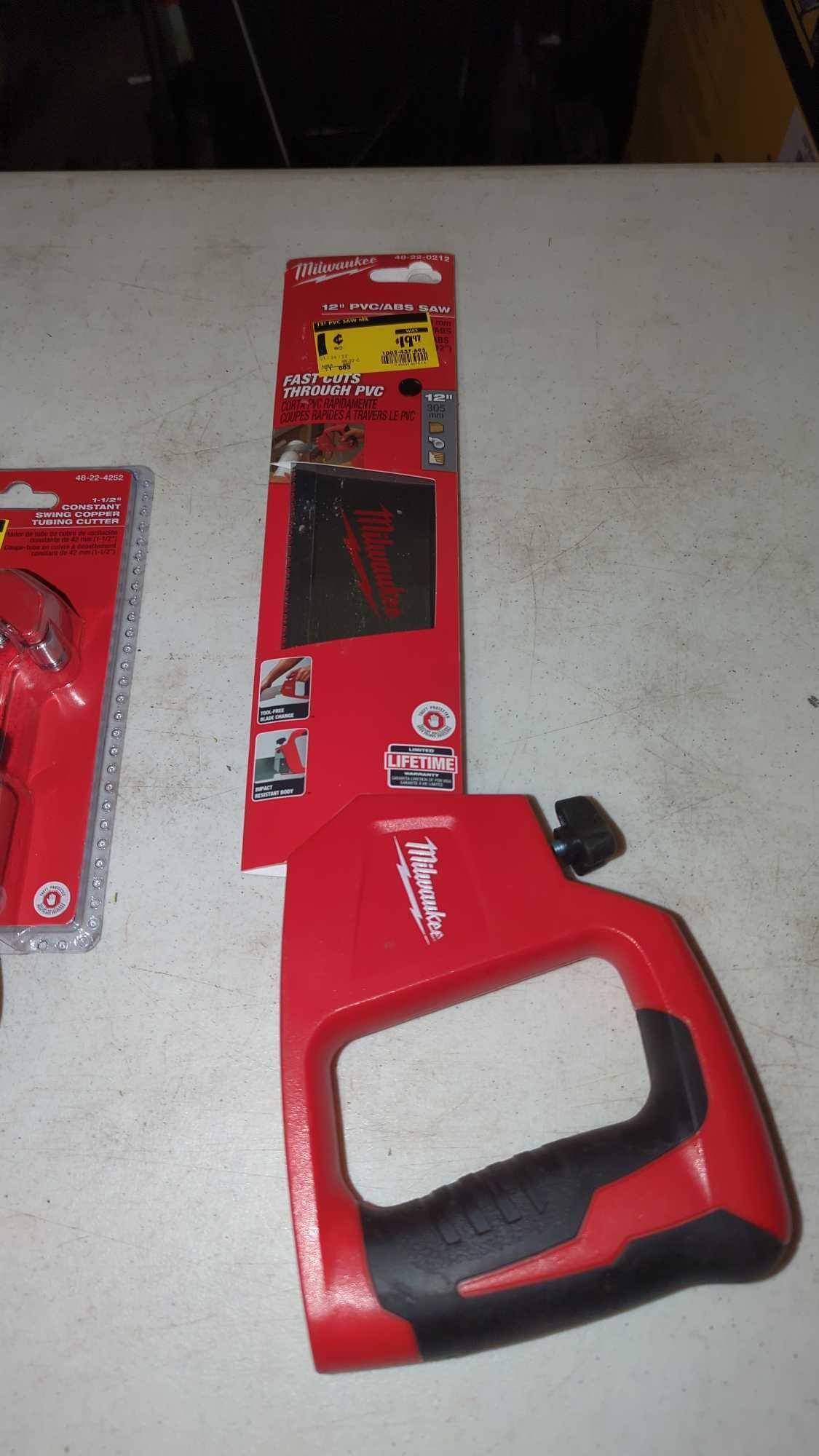 LOT OF 4 MILWAUKEE TOOLS YO INCLUDE A 25 FOOT TAPE MEASURE, A 1 IN - 1 1/2 INCH CONSTANT SWING