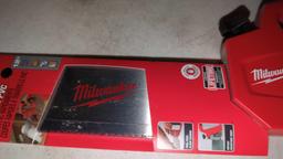 LOT OF 4 MILWAUKEE TOOLS YO INCLUDE A 25 FOOT TAPE MEASURE, A 1 IN - 1 1/2 INCH CONSTANT SWING