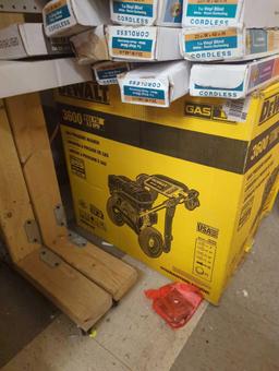 DEWALT GAS POWERED 3600 MAX PSI 2.5 GPM PRESSURE WASHER. MODEL # DXPW61299