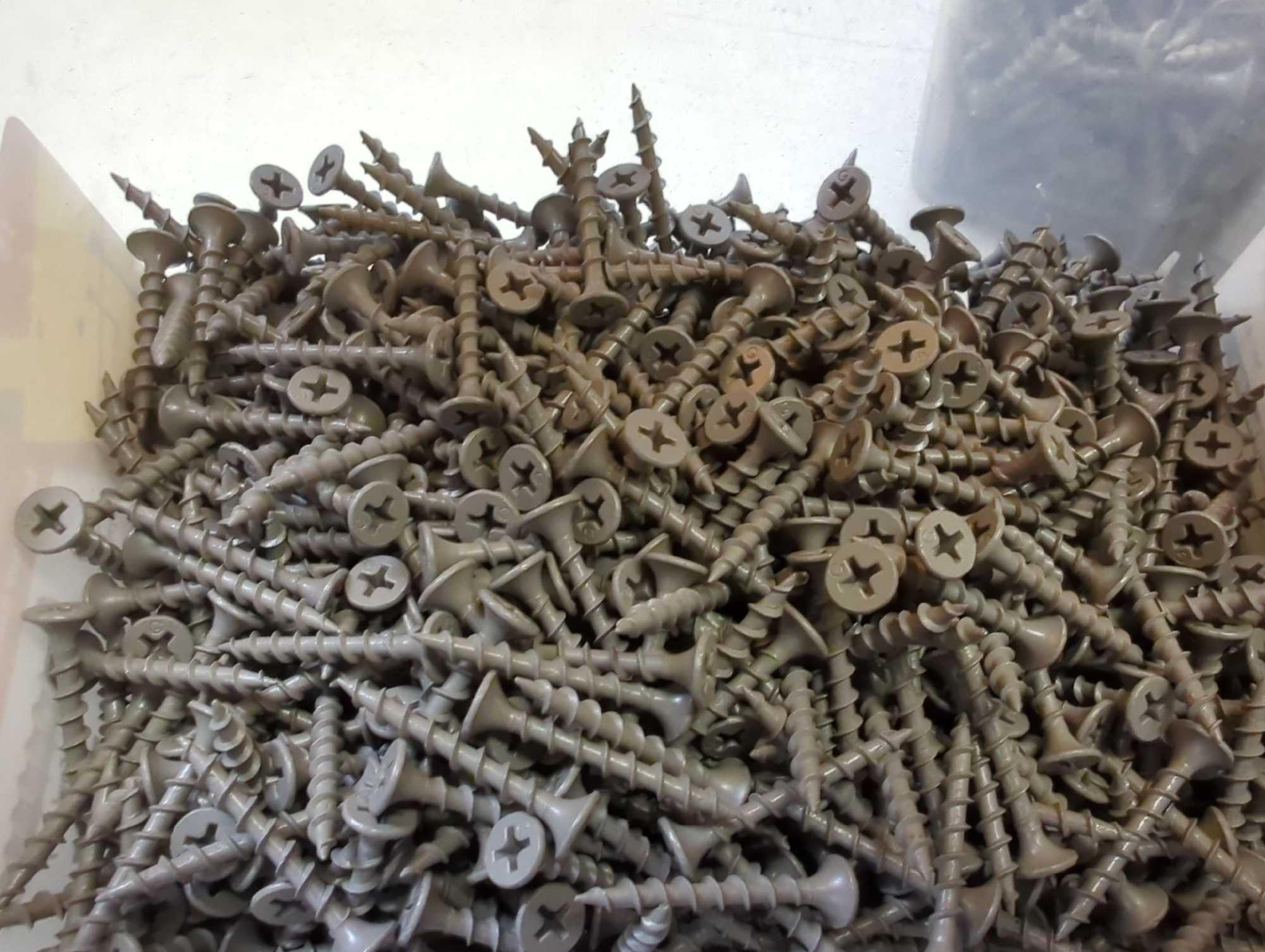 Lot of 4 Grabber #6 1-1/4 in. Philips Bugle-Head Wood Deck Screws. Comes in opened bins. All appear