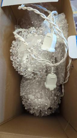 PHILLIPS 3 LIT HANGING SPHERES, OPEN BOX,WARM WHITE, 39.98, THERE ARE ONLY 3 LIGHTS IN THE BOX.