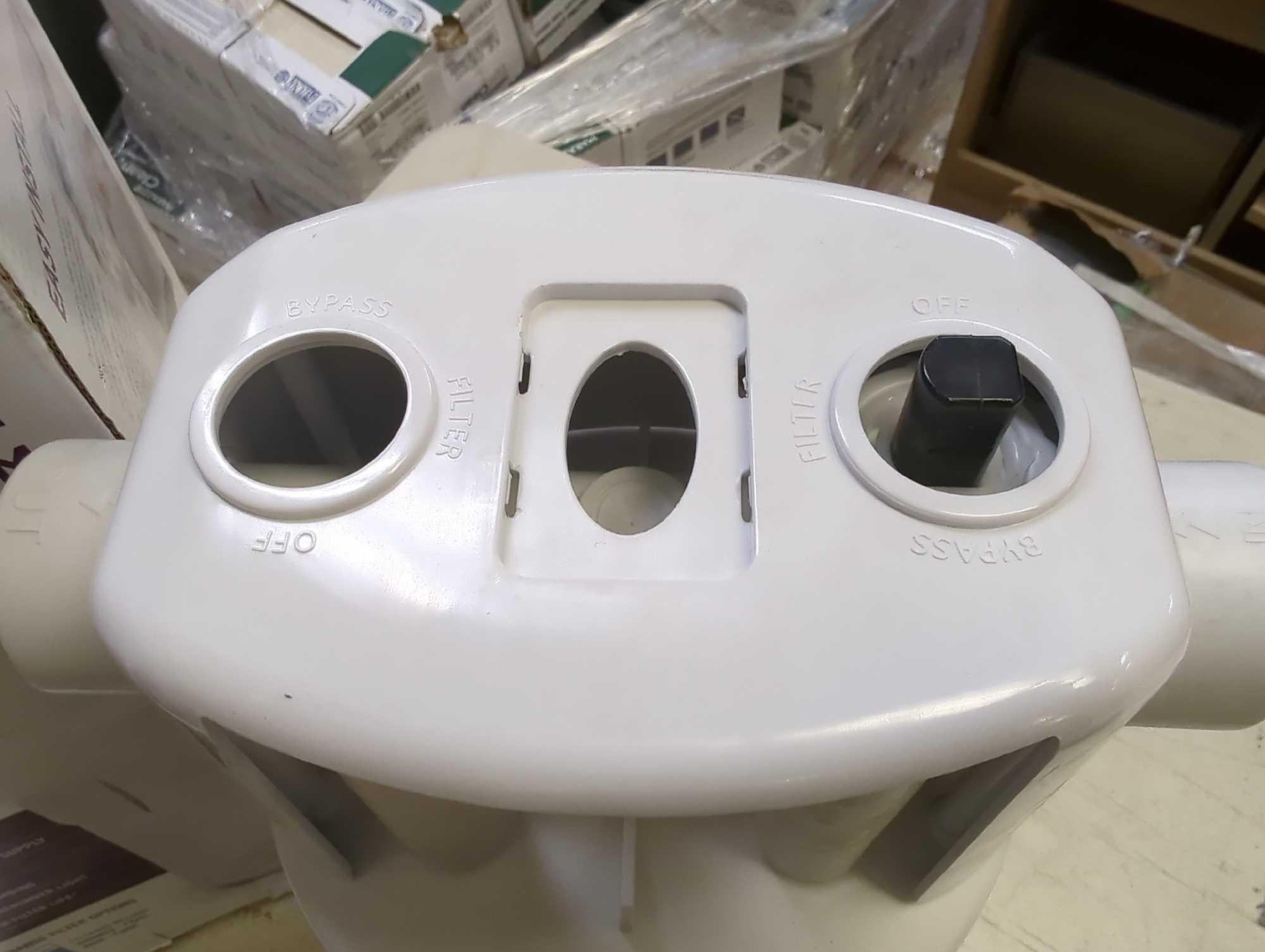 GE Whole House Water Filtration System. Comes in opened box as is shown in photos. Appears to be