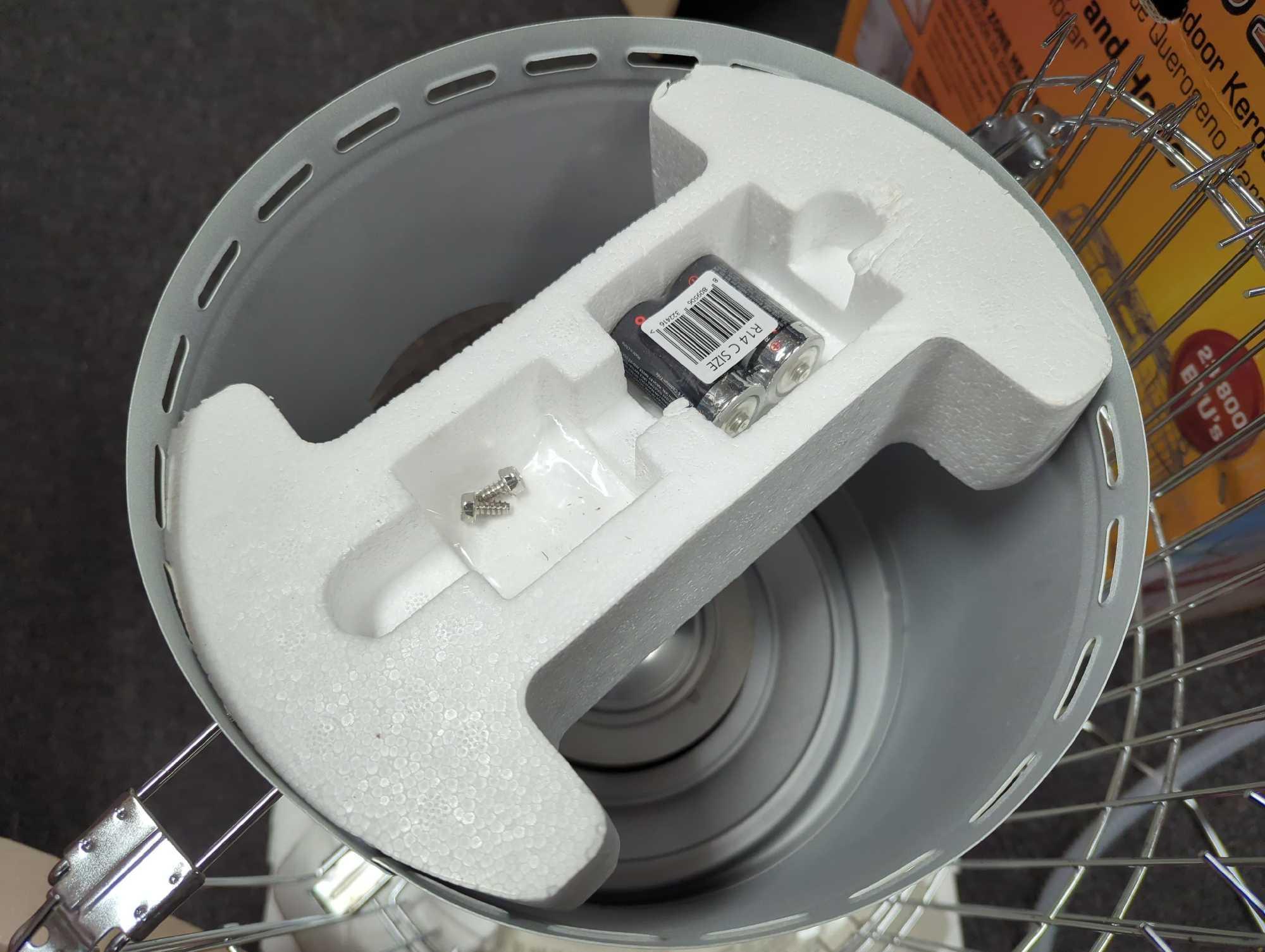 DuraHeat Portable Convection Kerosene Heater Provides 23,800 Btu's of Warmth. Comes in open box as