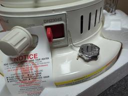 DuraHeat Portable Convection Kerosene Heater Provides 23,800 Btu's of Warmth. Comes in open box as